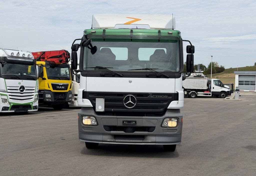 2008 Mercedes-Benz Actros 3241 8x2 Hakengerät