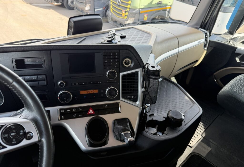 2017 Mercedes-Benz Actros 1843 4x2 Plane/HB