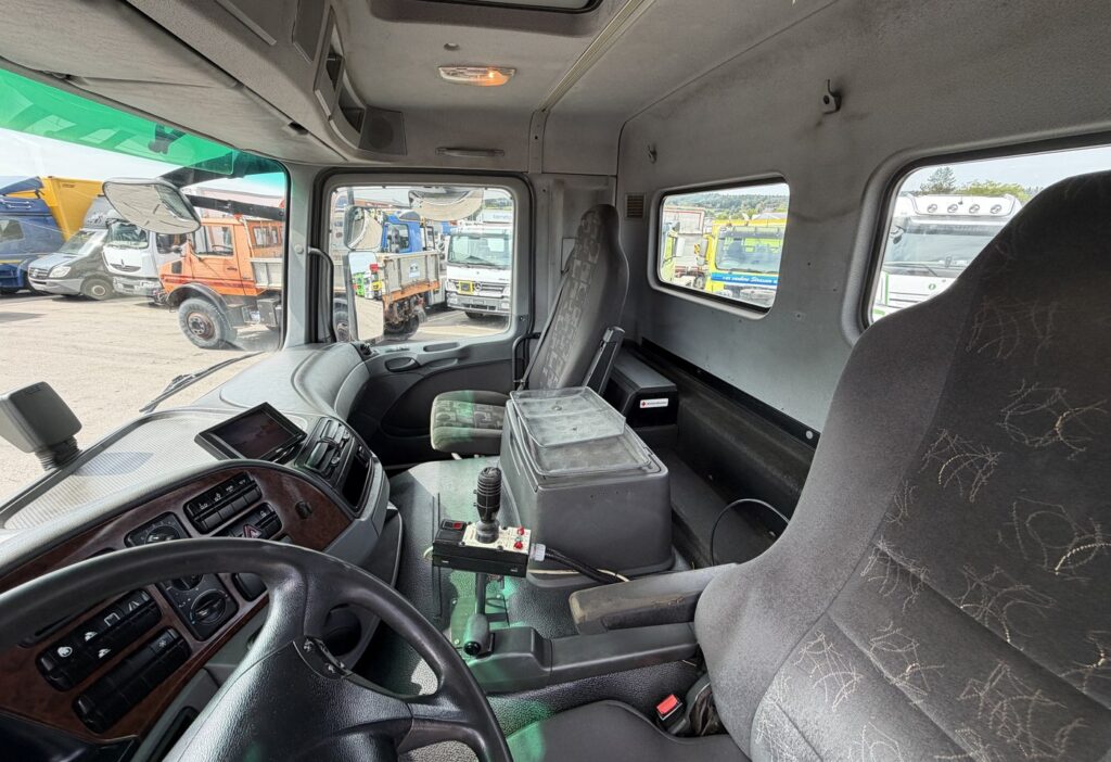 2008 Mercedes-Benz Actros 3241 8x2 Hakengerät