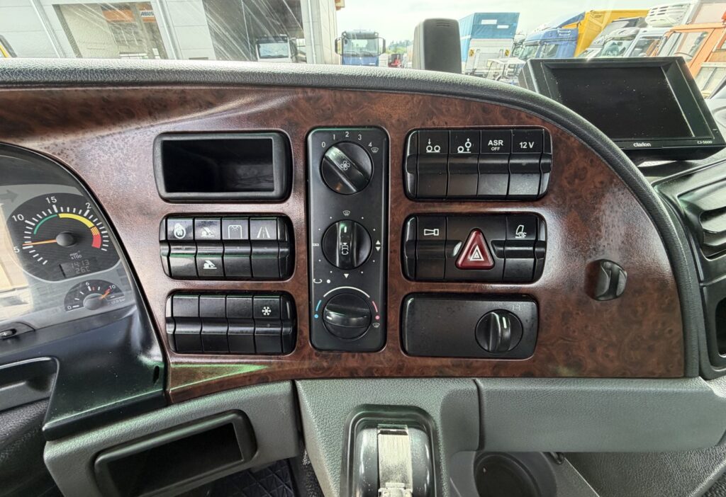2008 Mercedes-Benz Actros 3241 8x2 Hakengerät