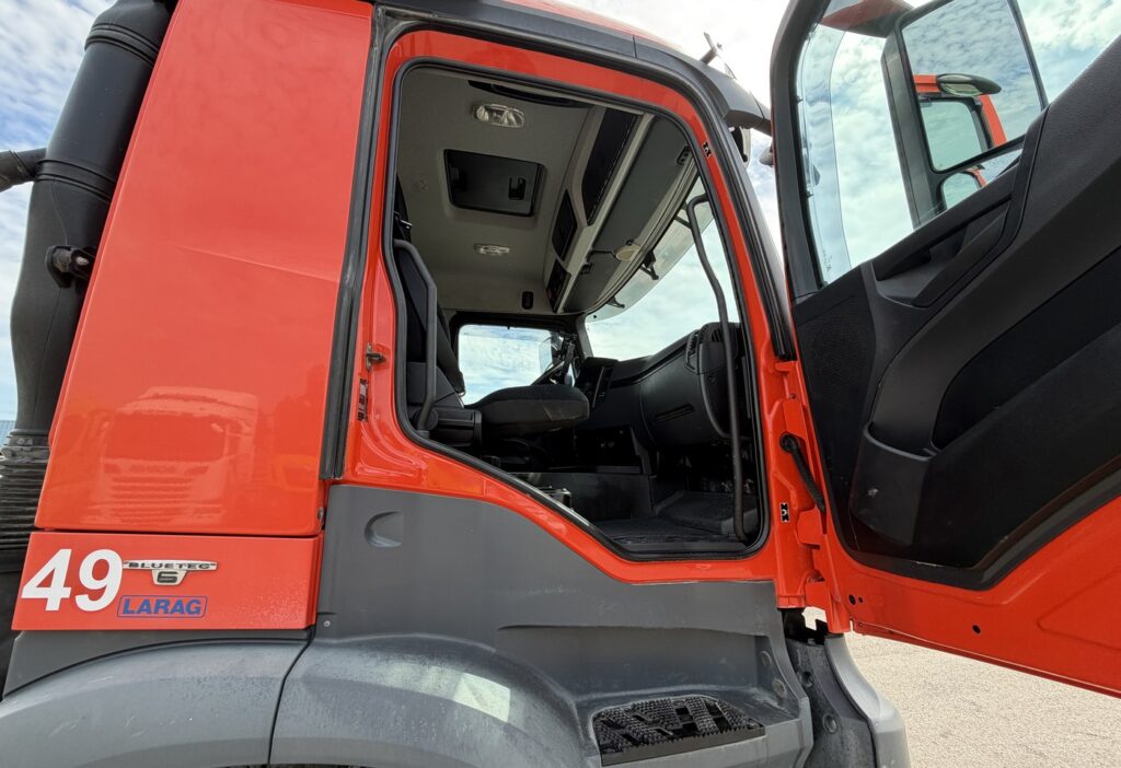 2017 Mercedes-Benz Arocs 1846 4x2 SZM