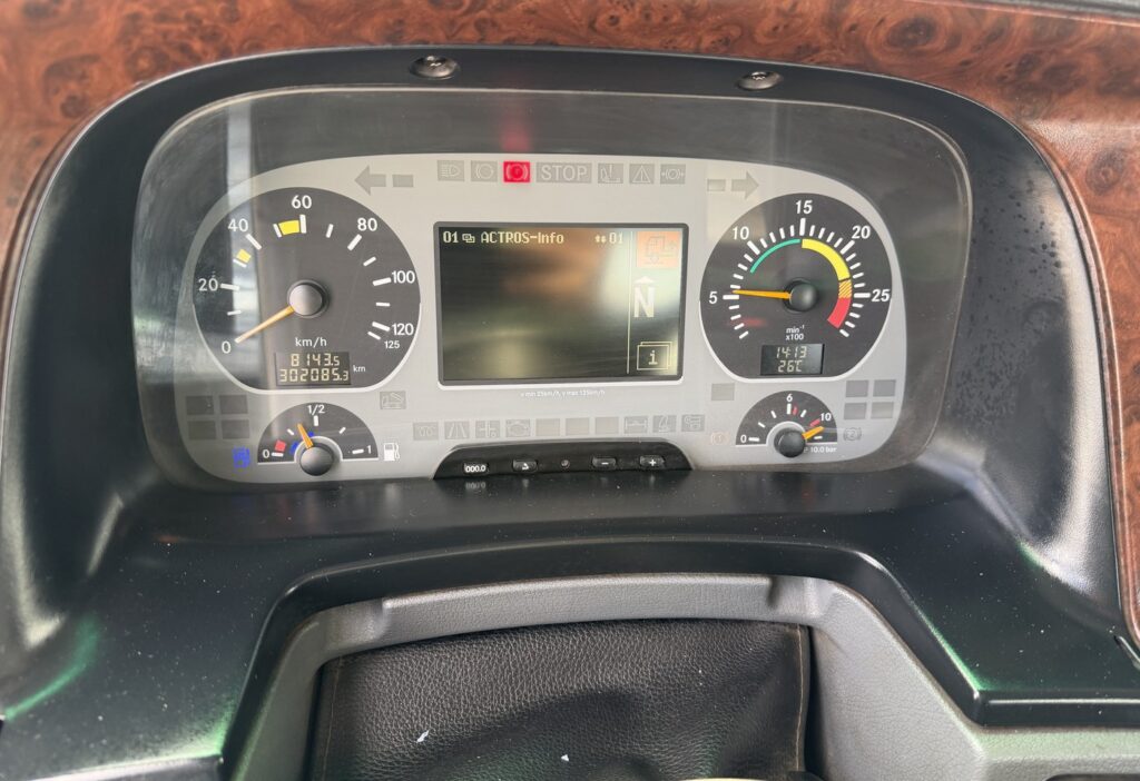 2008 Mercedes-Benz Actros 3241 8x2 Hakengerät