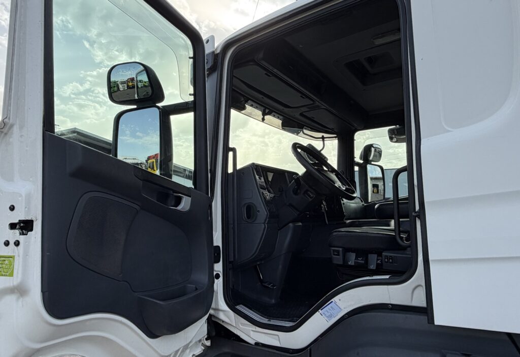 2010 SCANIA P320
