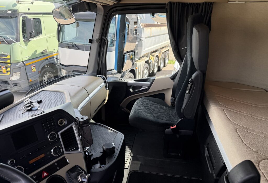 2017 Mercedes-Benz Actros 1843 4x2 Plane/HB