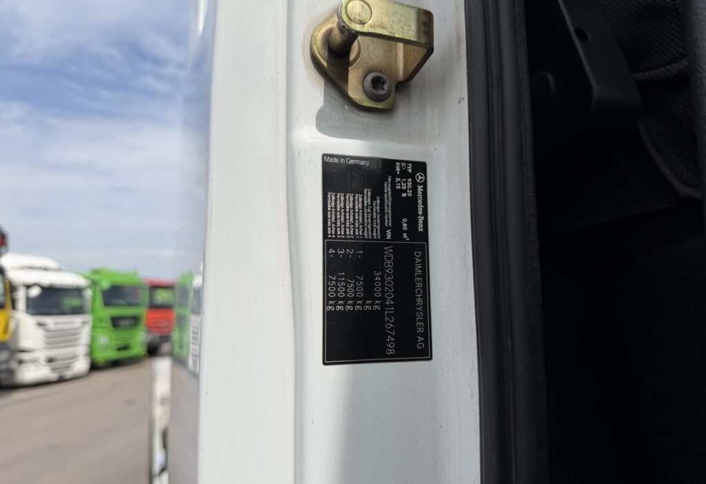 2008 Mercedes-Benz Actros 3241 8x2 Hakengerät