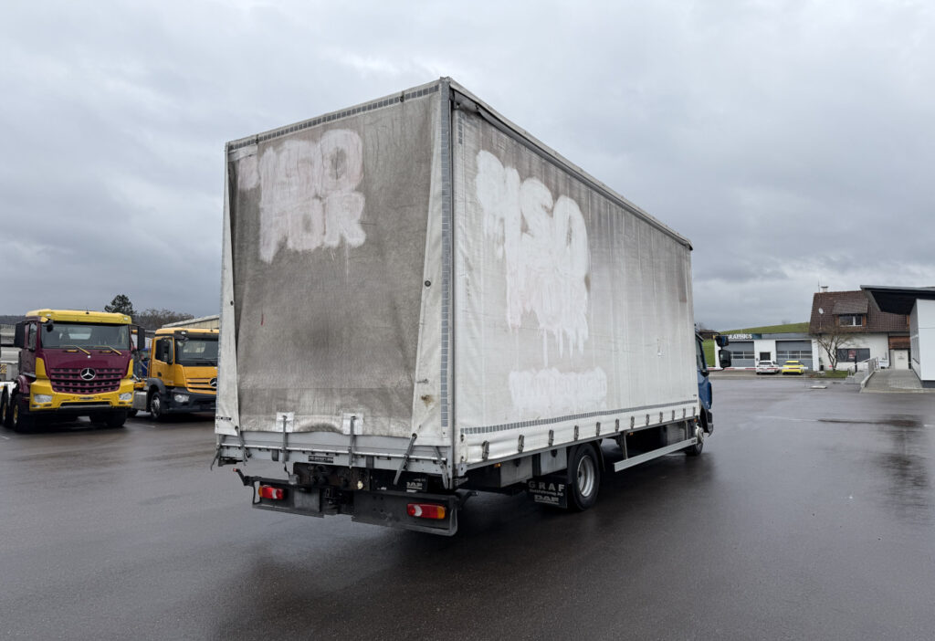 2016 DAF LF 220 108 4x2 Blache