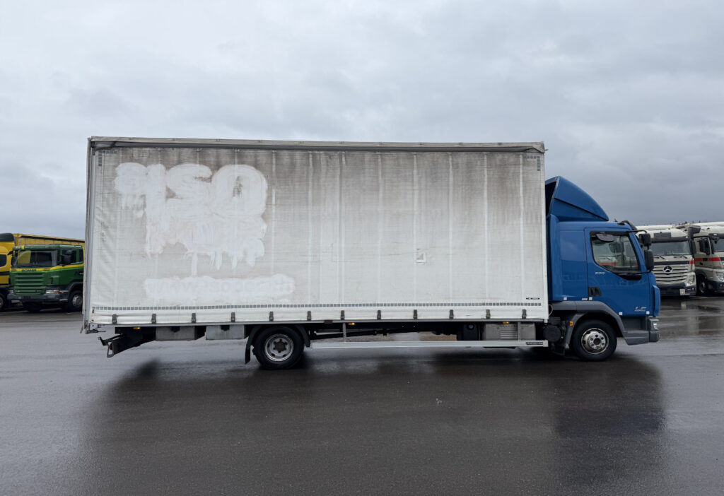 2016 DAF LF 220 108 4x2 Blache