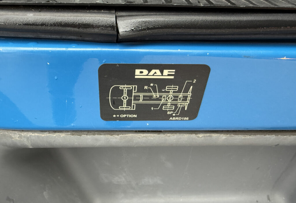 2016 DAF LF 220 108 4x2 Blache