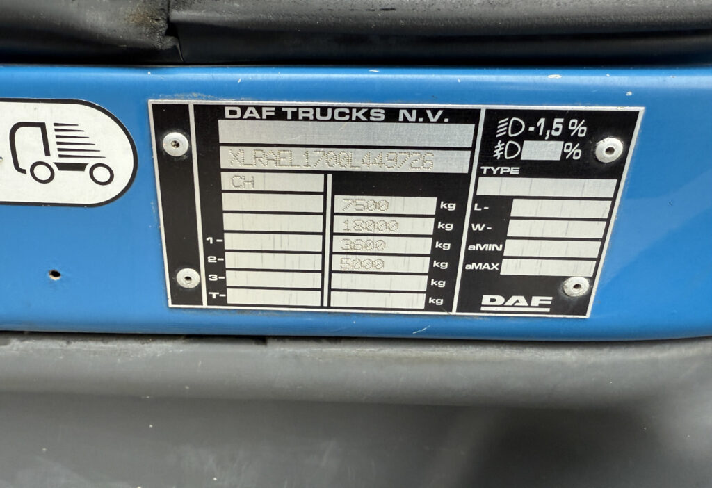 2016 DAF LF 220 108 4x2 Blache
