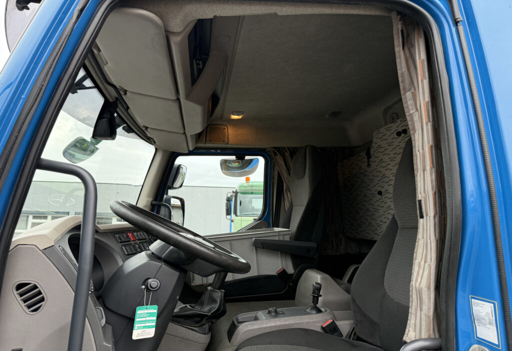2016 DAF LF 220 108 4x2 Blache