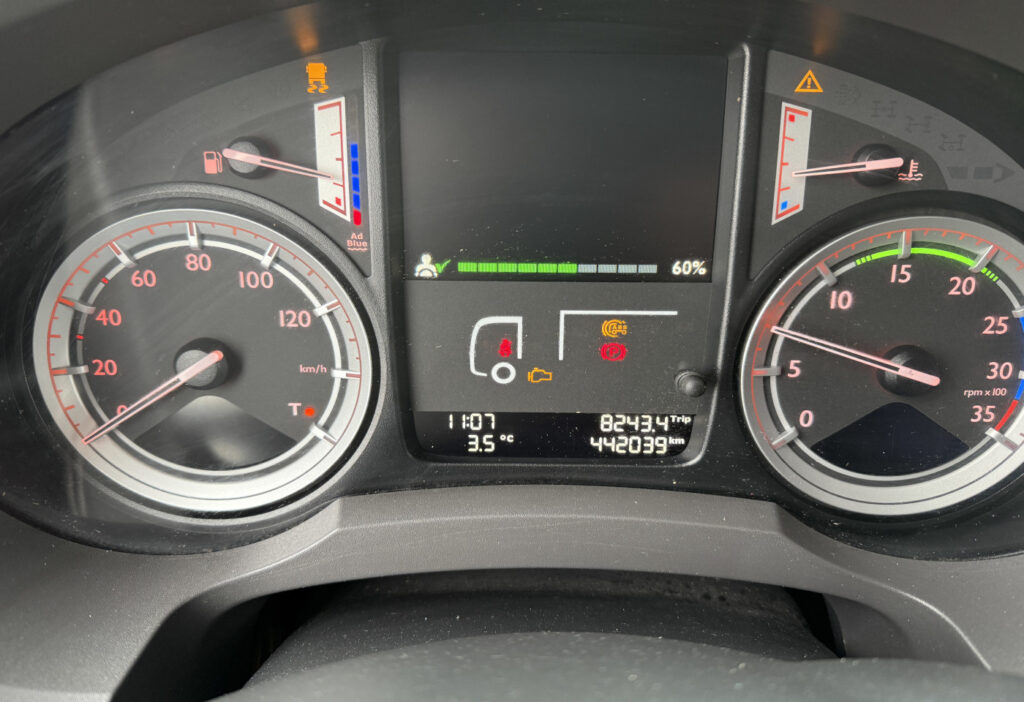 2016 DAF LF 220 108 4x2 Blache