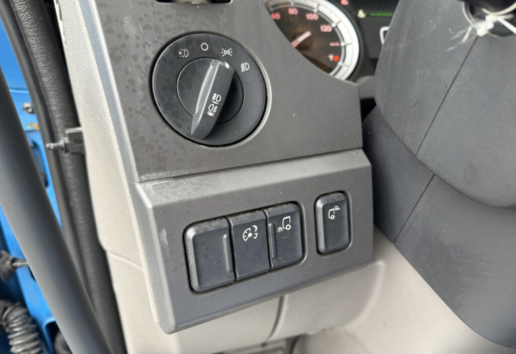 2016 DAF LF 220 108 4x2 Blache