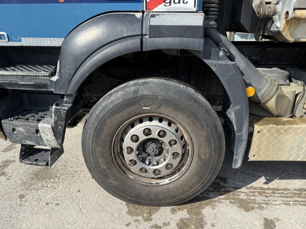 2009 Iveco 260T50 6x4 Trakker