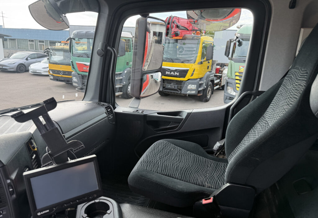2017 Mercedes-Benz Arocs 3243 8x4 3-SK