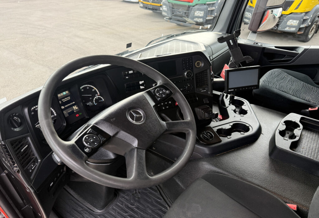 2017 Mercedes-Benz Arocs 3243 8x4 3-SK
