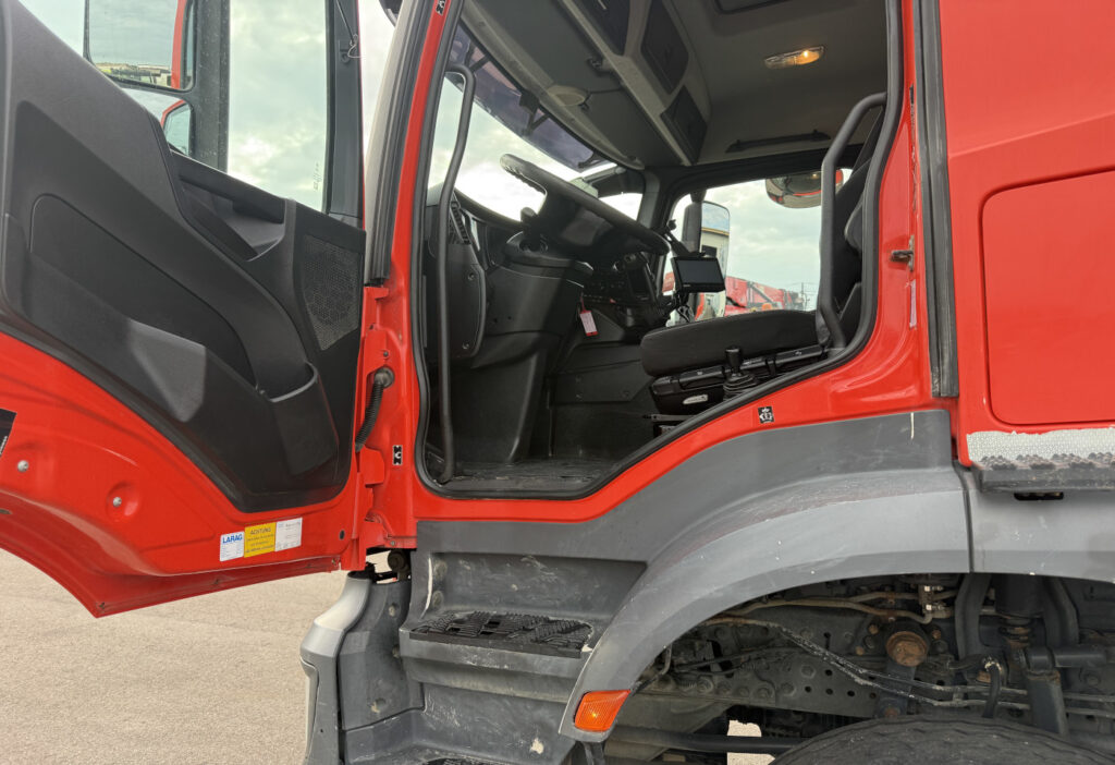 2017 Mercedes-Benz Arocs 3243 8x4 3-SK