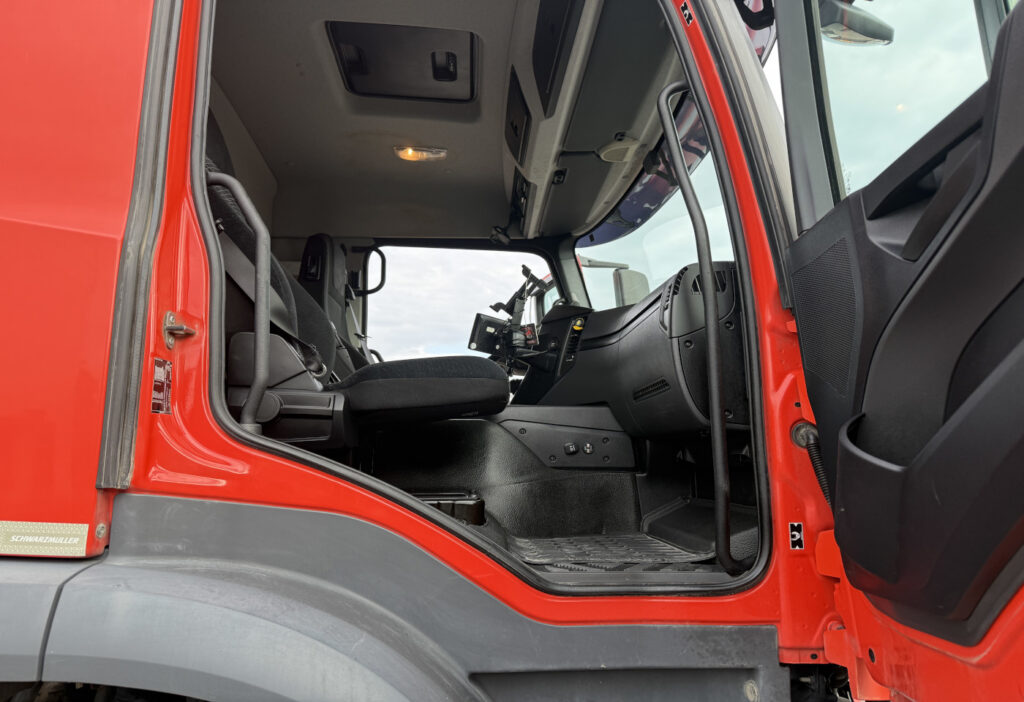 2017 Mercedes-Benz Arocs 3243 8x4 3-SK