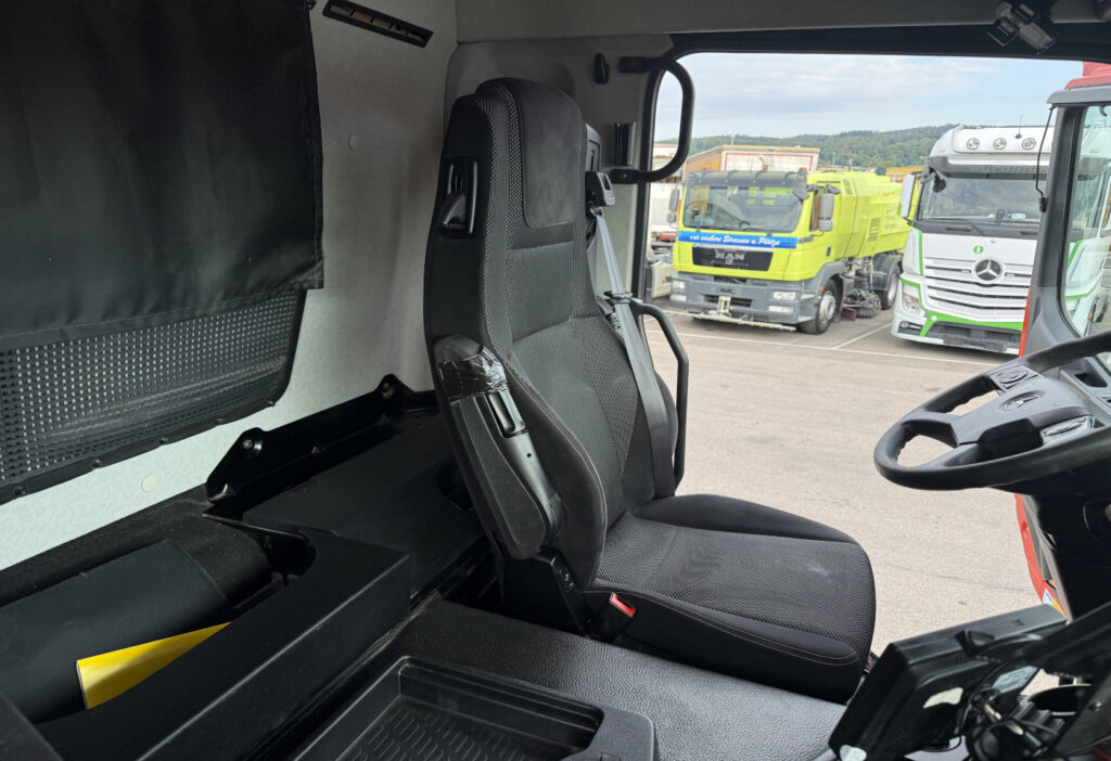 2017 Mercedes-Benz Arocs 3243 8x4 3-SK