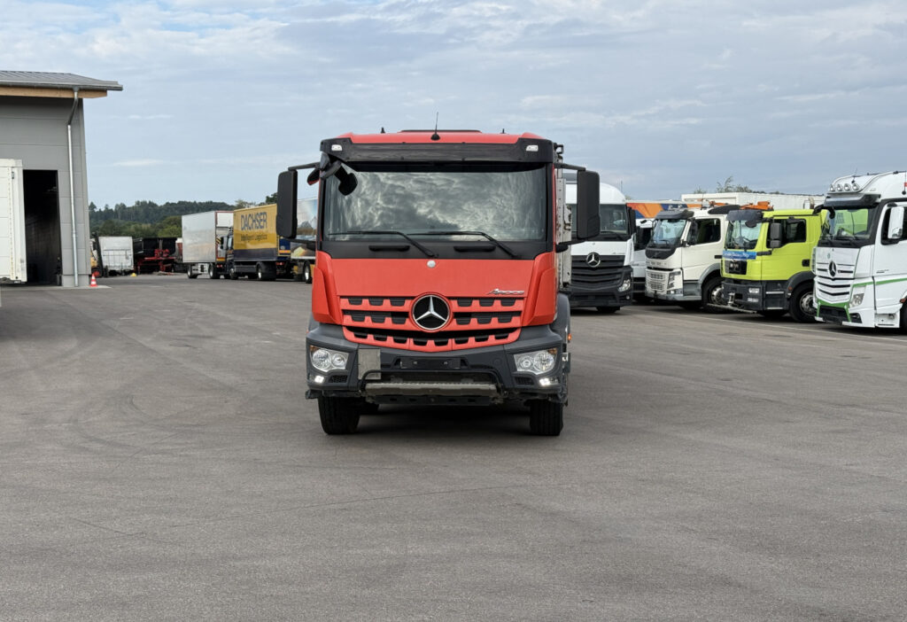 2017 Mercedes-Benz Arocs 3243 8x4 3-SK