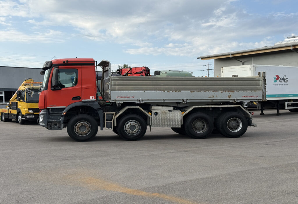 2017 Mercedes-Benz Arocs 3243 8x4 3-SK