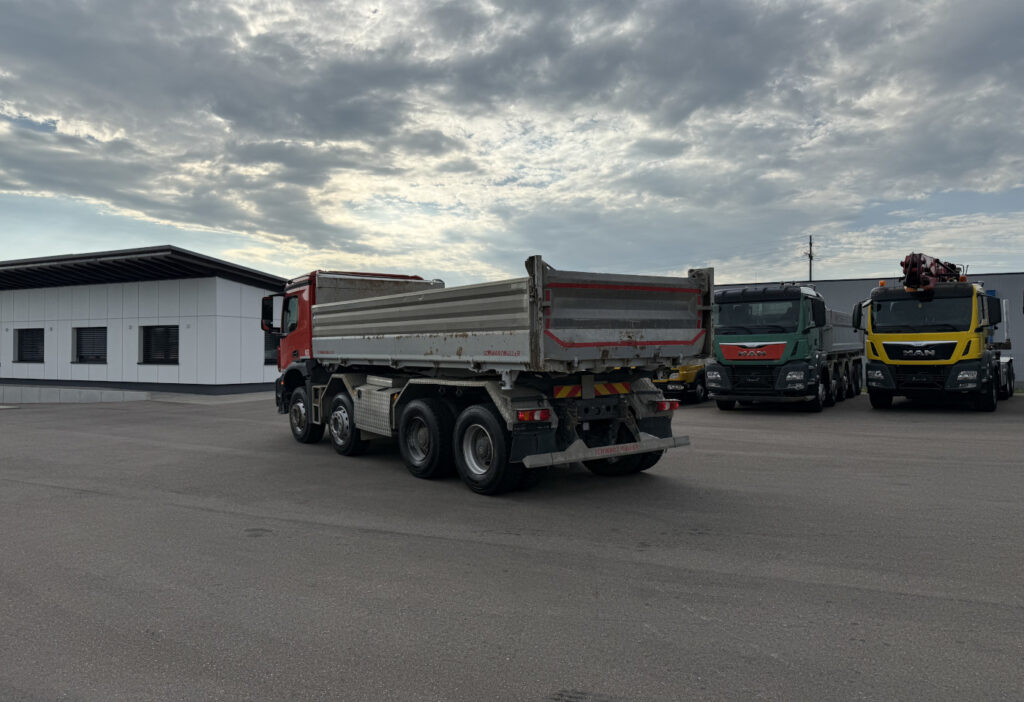 2017 Mercedes-Benz Arocs 3243 8x4 3-SK