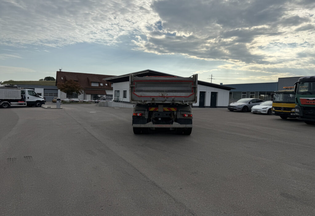 2017 Mercedes-Benz Arocs 3243 8x4 3-SK