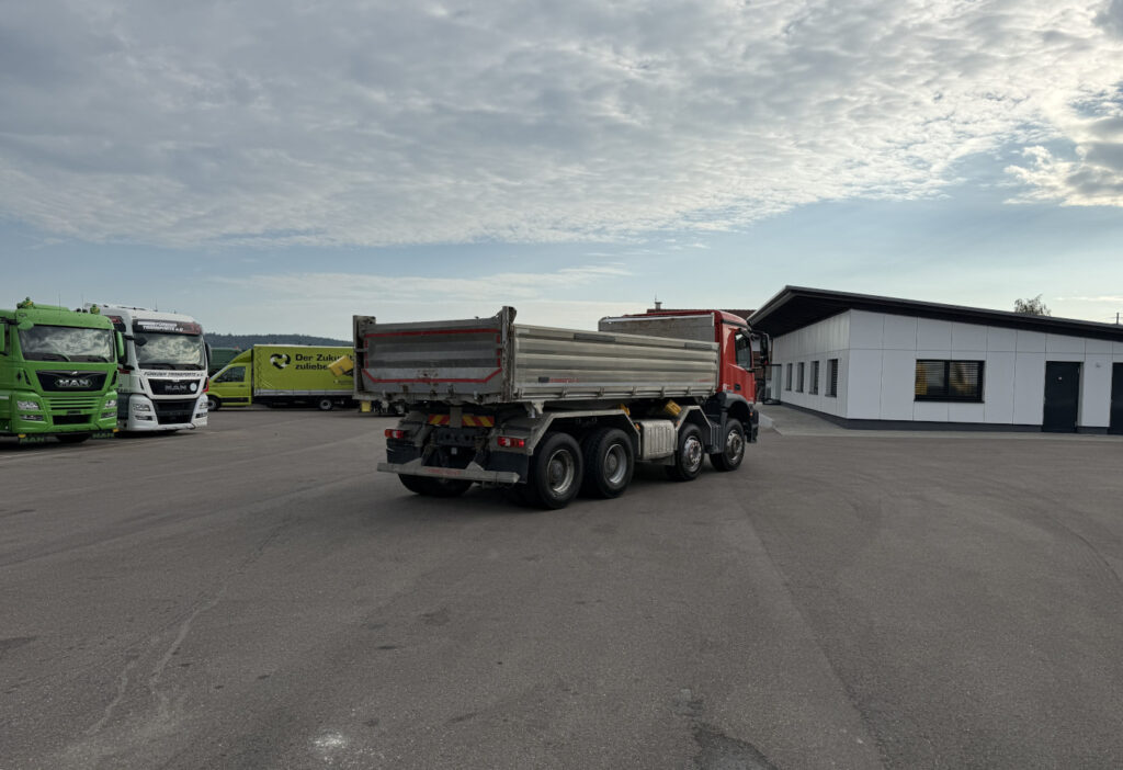2017 Mercedes-Benz Arocs 3243 8x4 3-SK