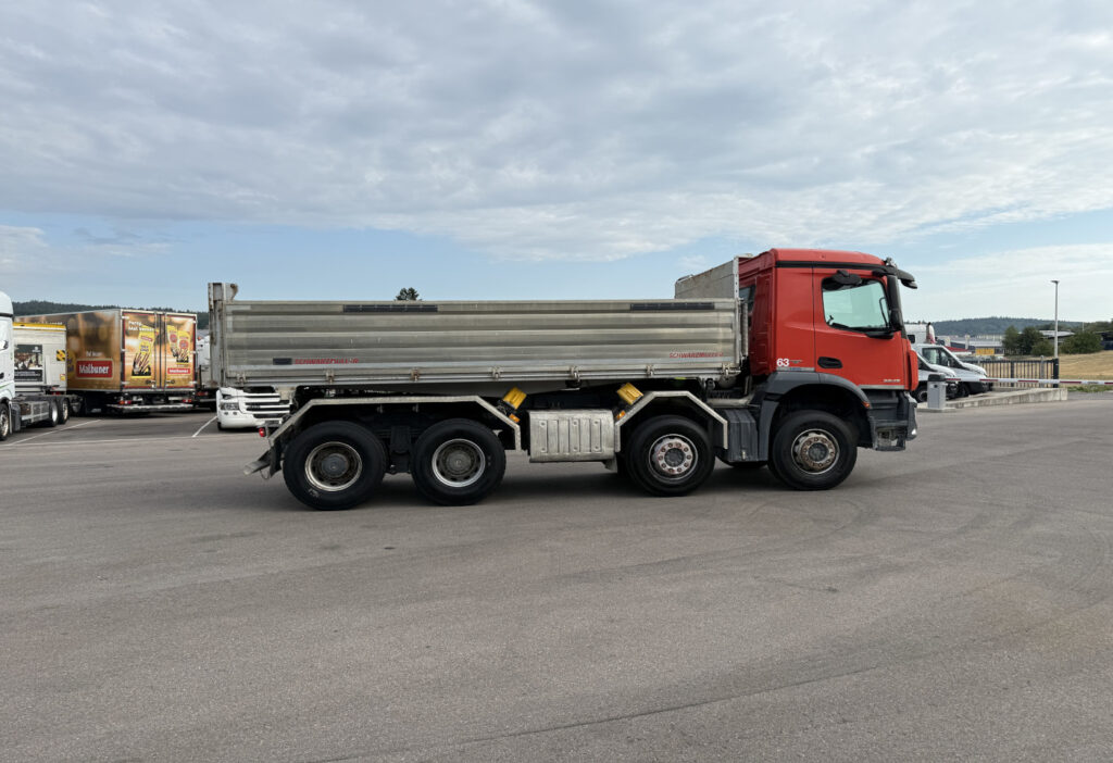 2017 Mercedes-Benz Arocs 3243 8x4 3-SK