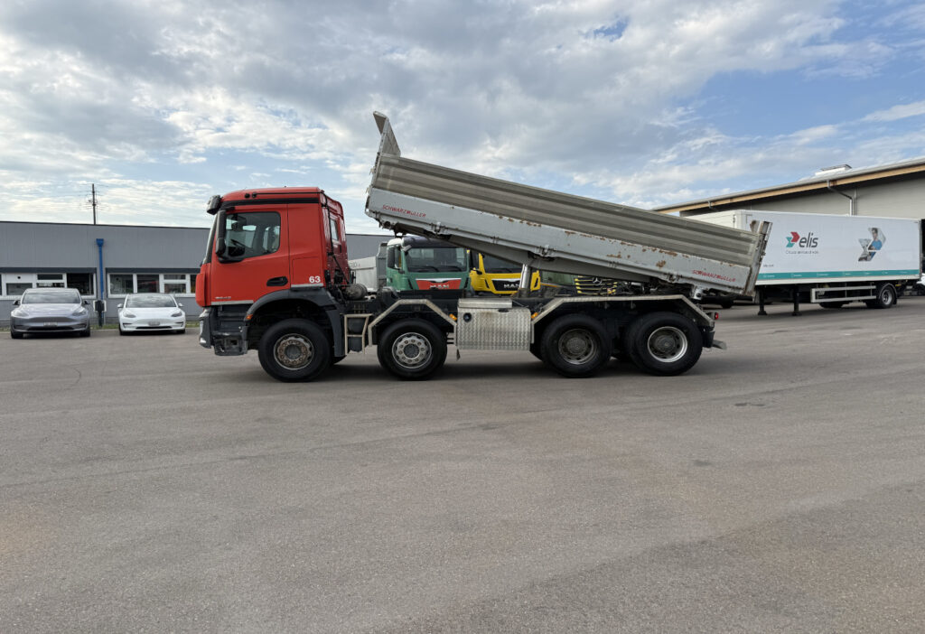 2017 Mercedes-Benz Arocs 3243 8x4 3-SK