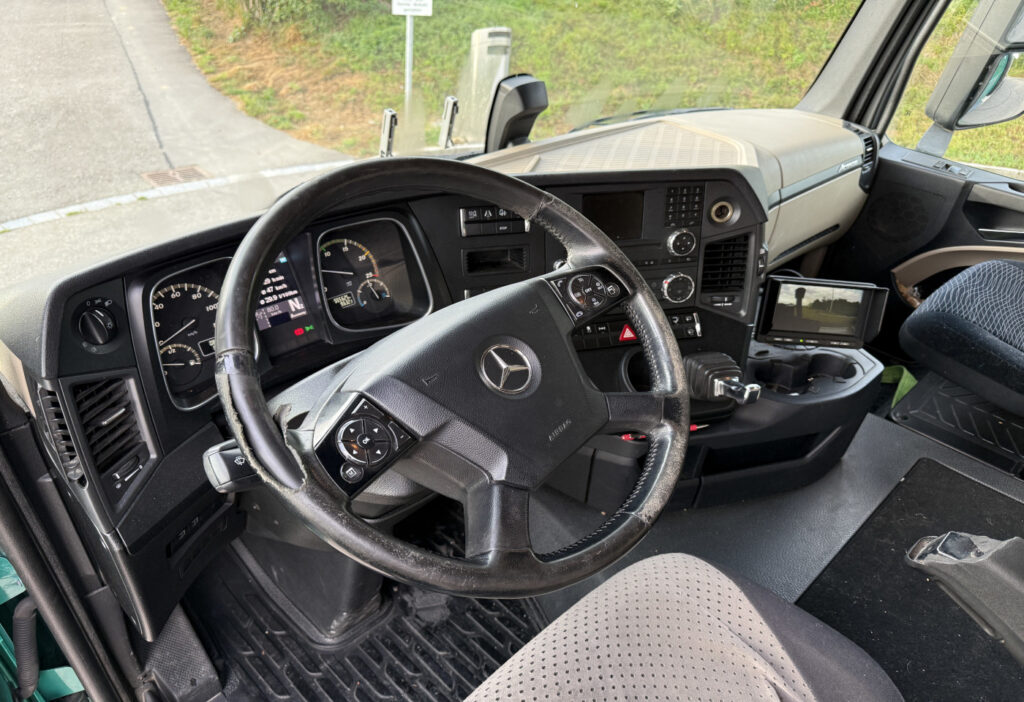 2014 Mercedes-Benz Actros 2545 6x2 BDF/HB