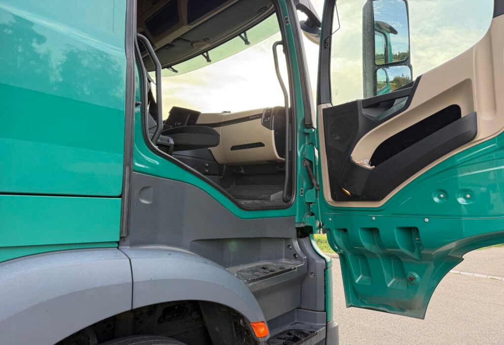 2014 Mercedes-Benz Actros 2545 6x2 BDF/HB