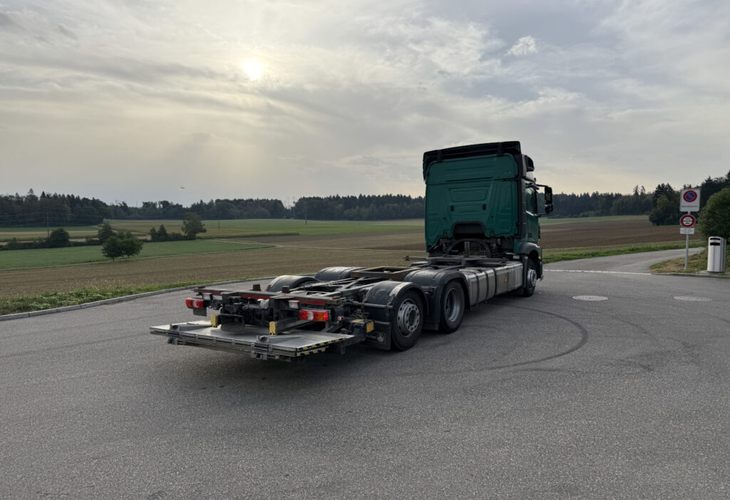 2014 Mercedes-Benz Actros 2545 6x2 BDF/HB