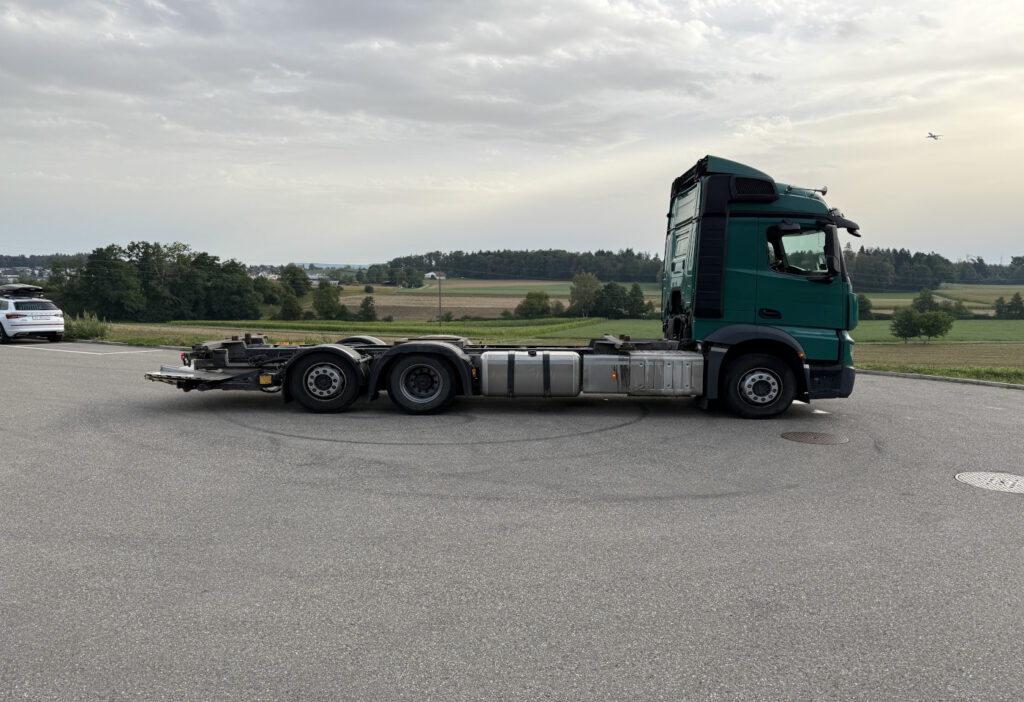 2014 Mercedes-Benz Actros 2545 6x2 BDF/HB