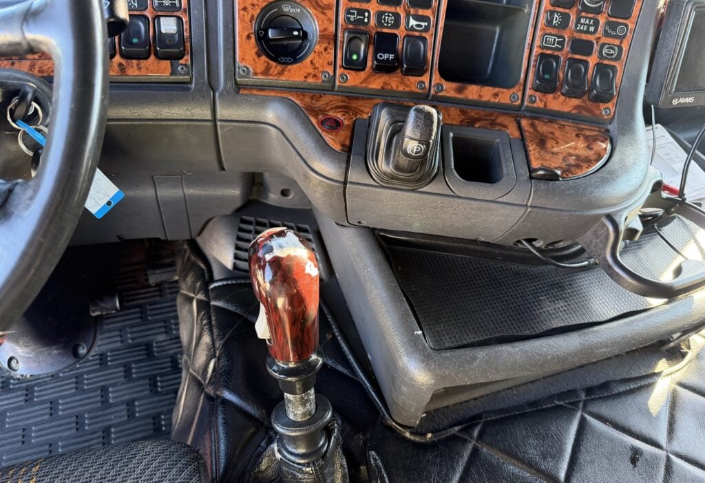 2001 SCANIA R164 V8