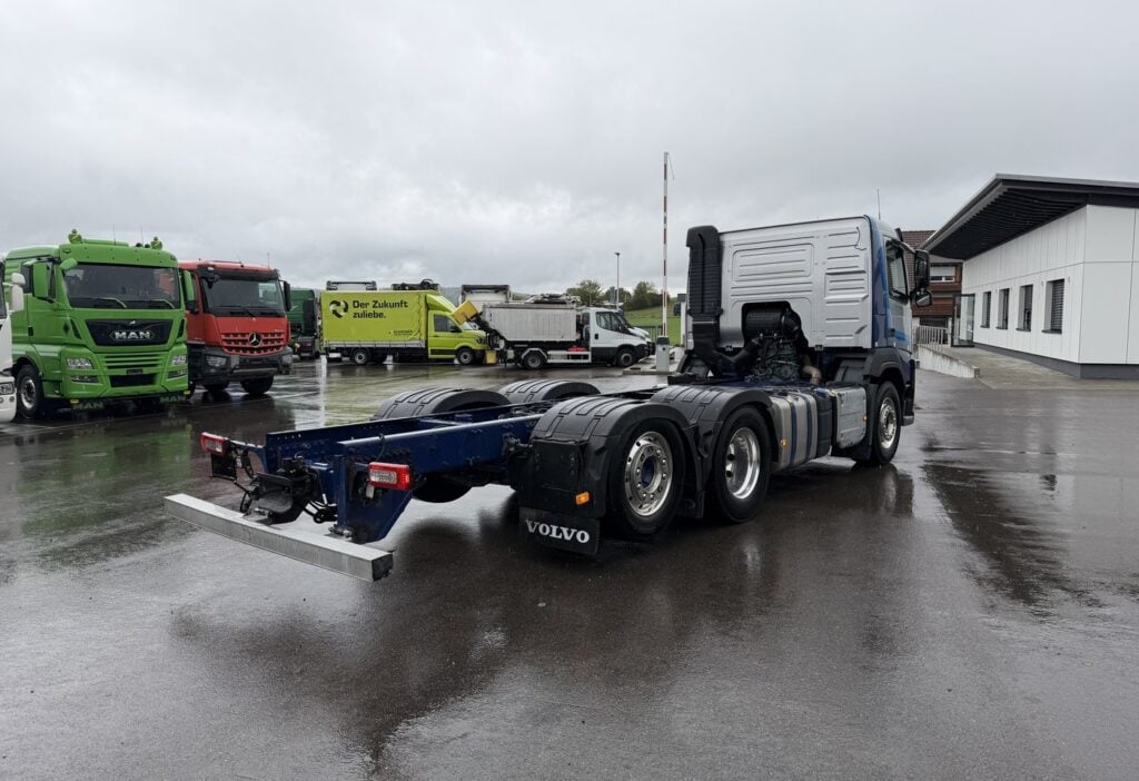 2017 VOLVO FM-460 6x2*4 Fahrgestell Retarder AHK