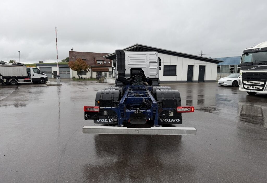 2017 VOLVO FM-460 6x2*4 Fahrgestell Retarder AHK