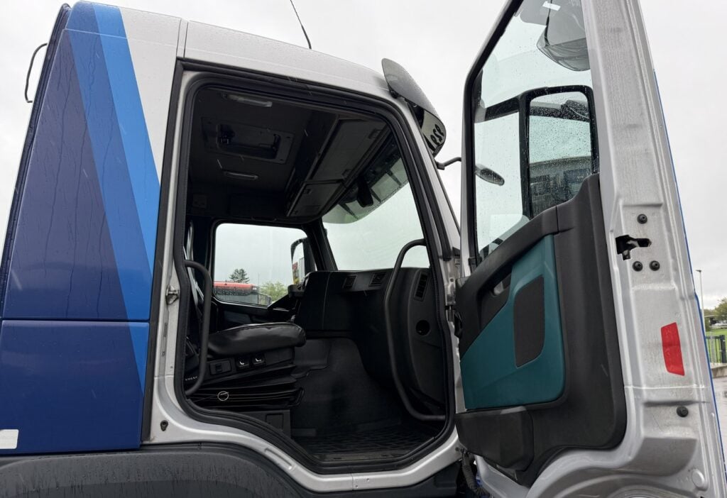 2017 VOLVO FM-460 6x2*4 Fahrgestell Retarder AHK