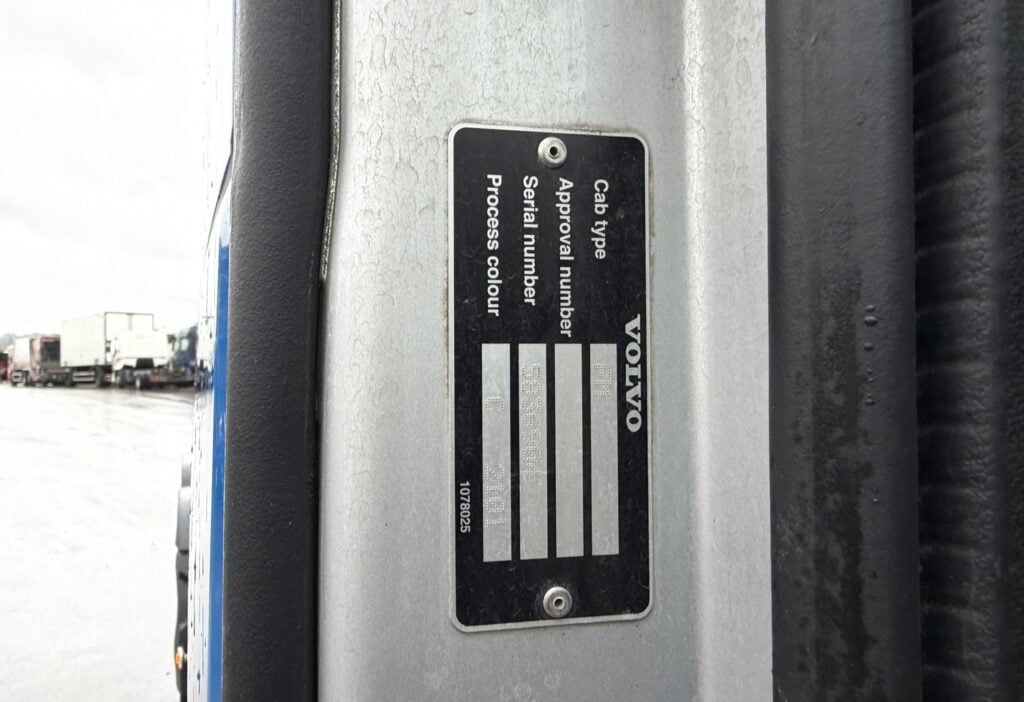 2017 VOLVO FM-460 6x2*4 Fahrgestell Retarder AHK