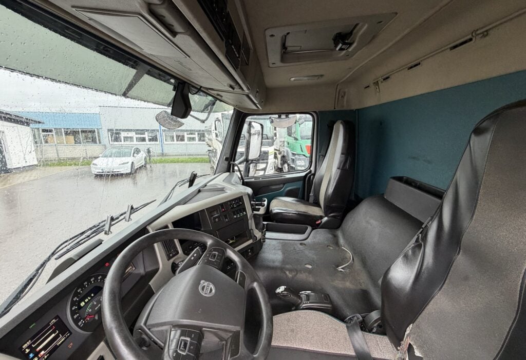 2017 VOLVO FM-460 6x2*4 Fahrgestell Retarder AHK