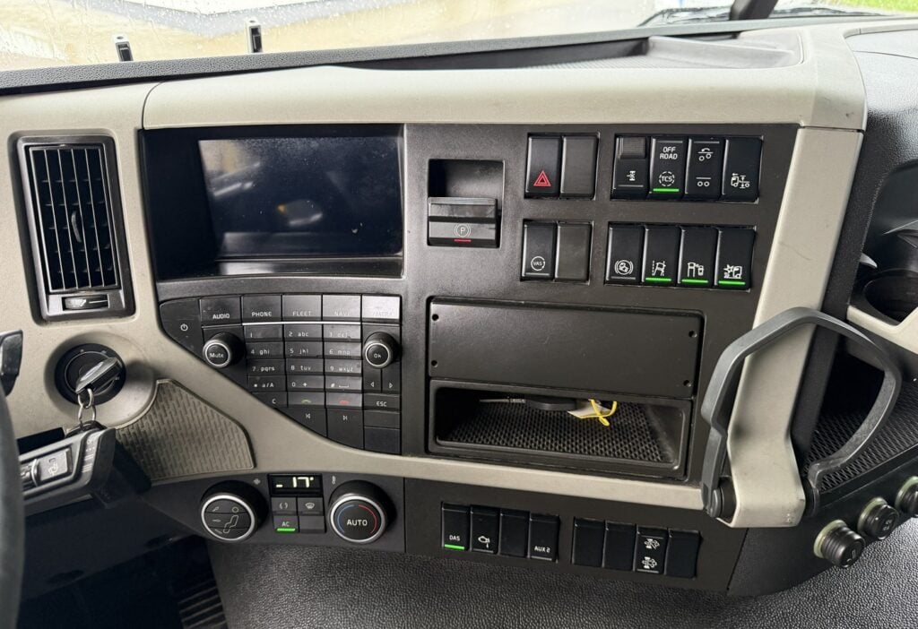 2017 VOLVO FM-460 6x2*4 Fahrgestell Retarder AHK