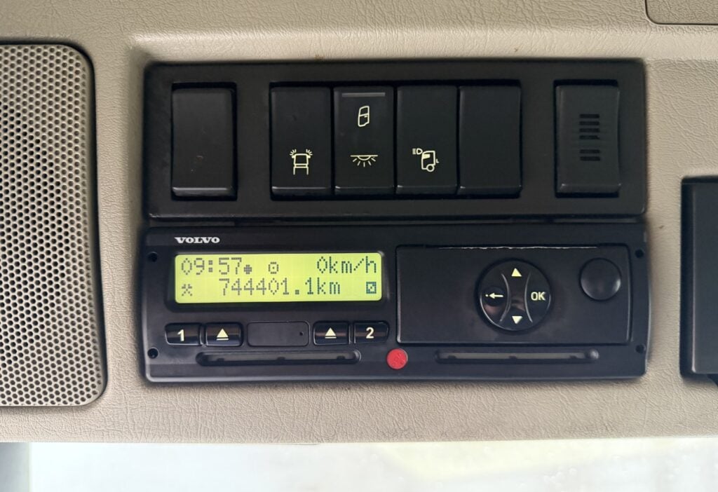 2017 VOLVO FM-460 6x2*4 Fahrgestell Retarder AHK