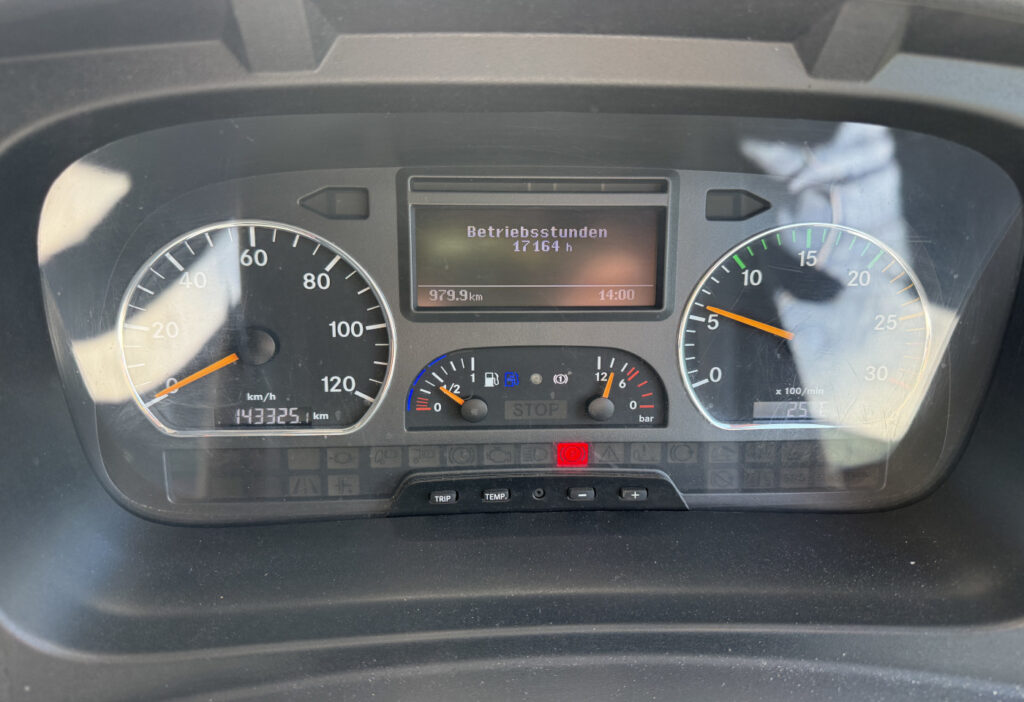 2012 Mercedes-Benz Axor 1833 6x2 Ochsner