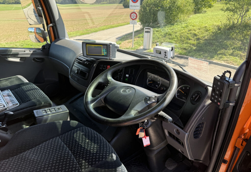 2012 Mercedes-Benz Axor 1833 6x2 Ochsner