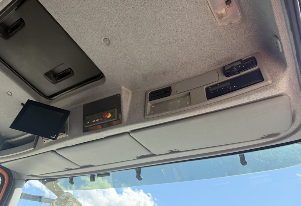 2012 Mercedes-Benz Axor 1833 6x2 Ochsner