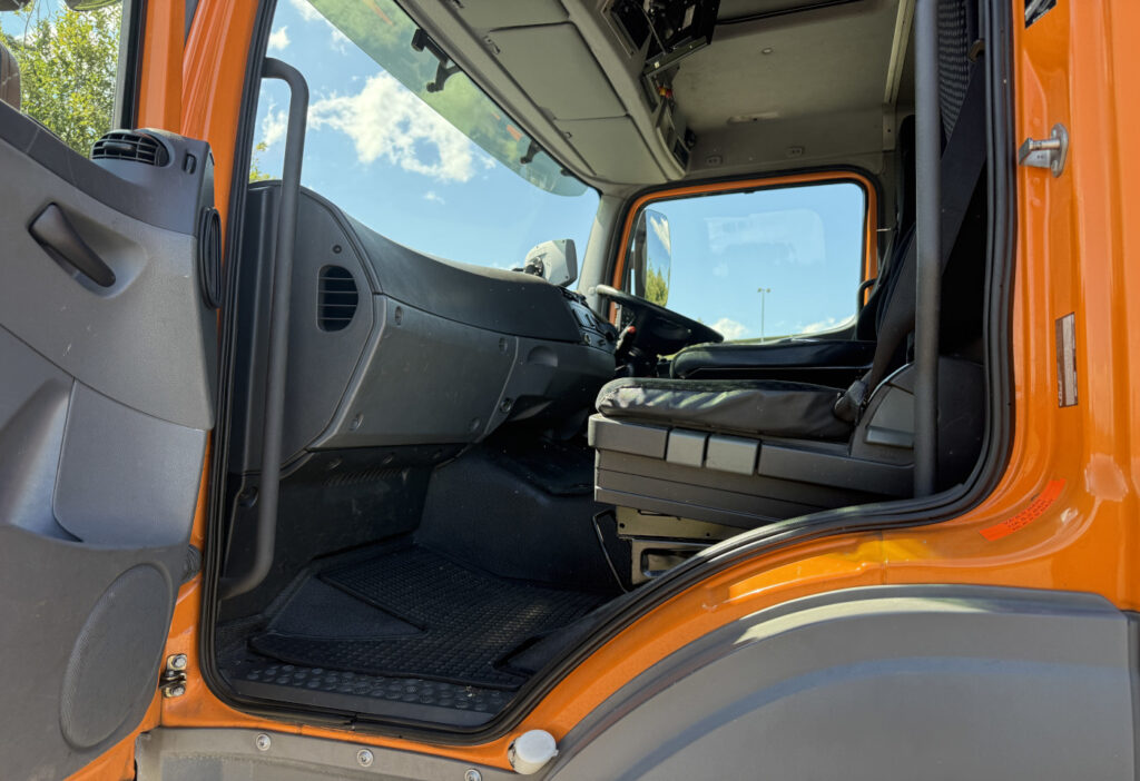 2012 Mercedes-Benz Axor 1833 6x2 Ochsner