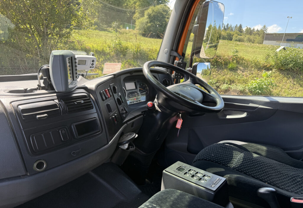 2012 Mercedes-Benz Axor 1833 6x2 Ochsner