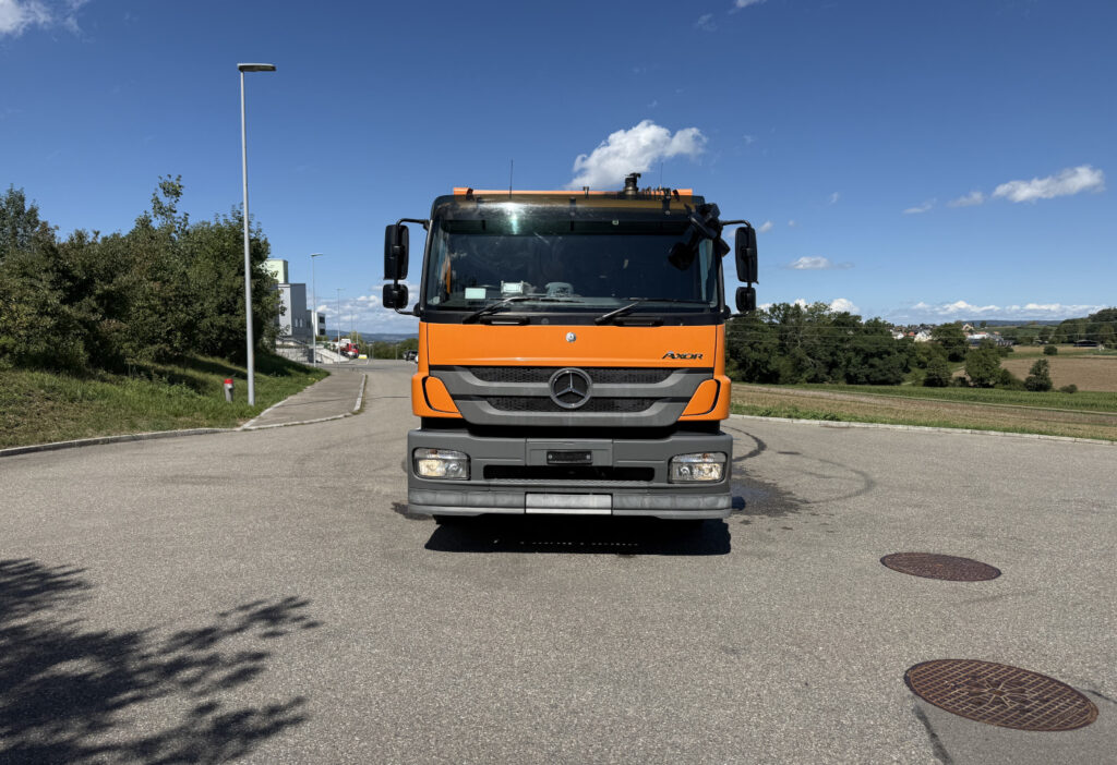 2012 Mercedes-Benz Axor 1833 6x2 Ochsner