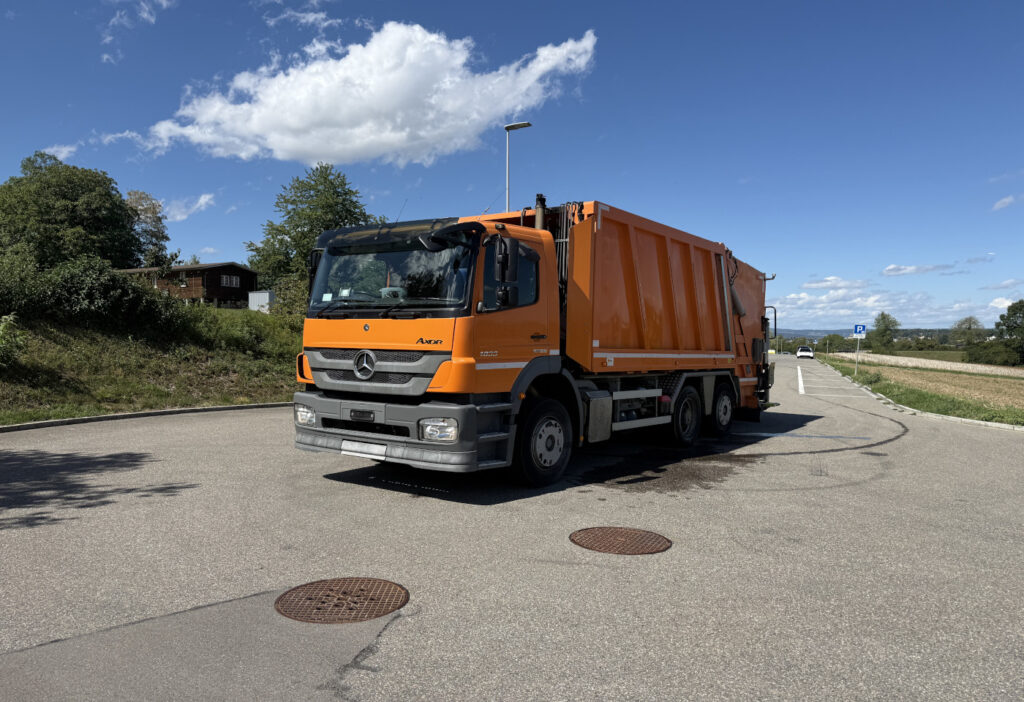 2012 Mercedes-Benz Axor 1833 6x2 Ochsner