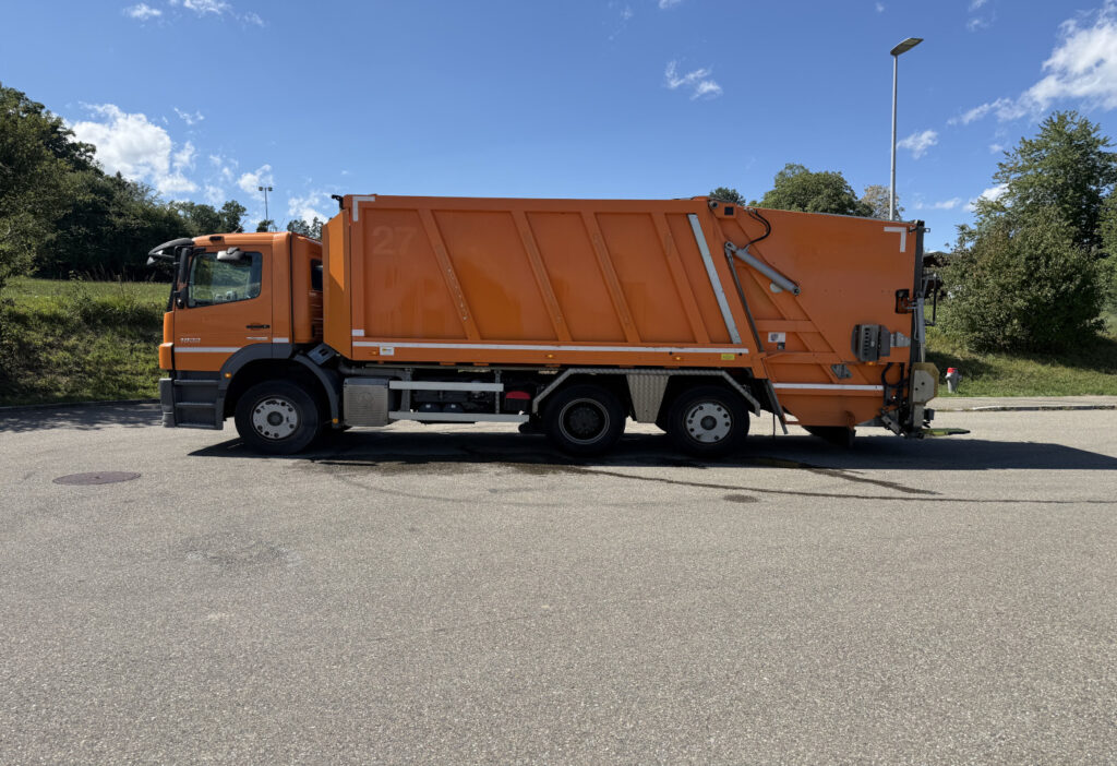 2012 Mercedes-Benz Axor 1833 6x2 Ochsner