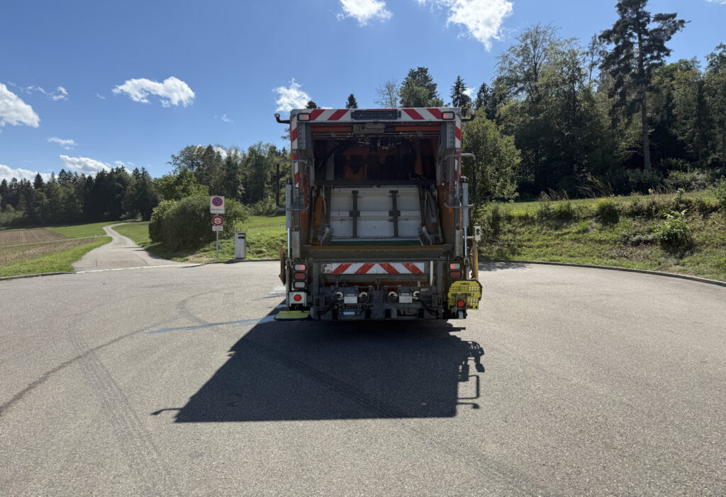2012 Mercedes-Benz Axor 1833 6x2 Ochsner
